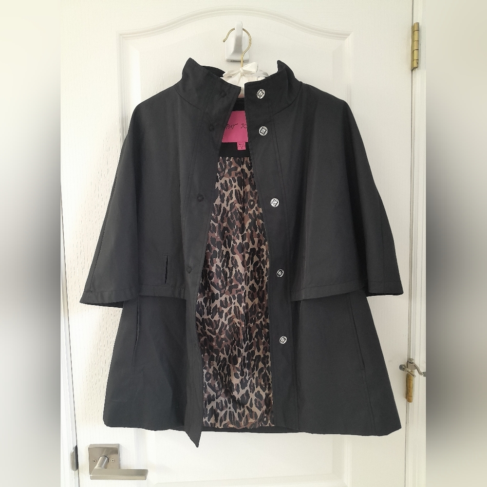 [SOLD] Betsey Johnson Black Cape with Leopard Design On Inside